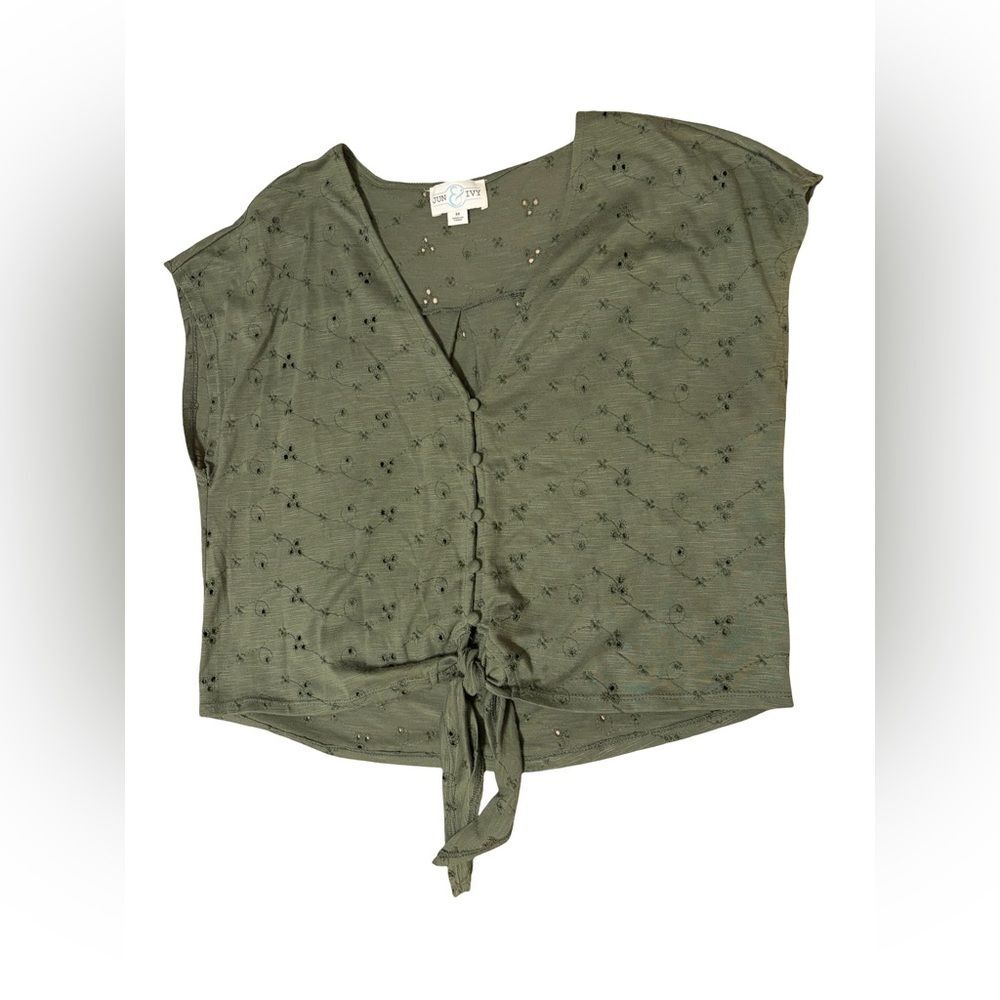 Jun & Ivy Olive Green Eyelet Cropped Top Women’s Medium EUC